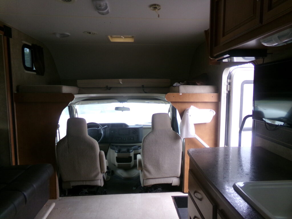 2015 Winnebago M-27Q-Ford / 28.5'