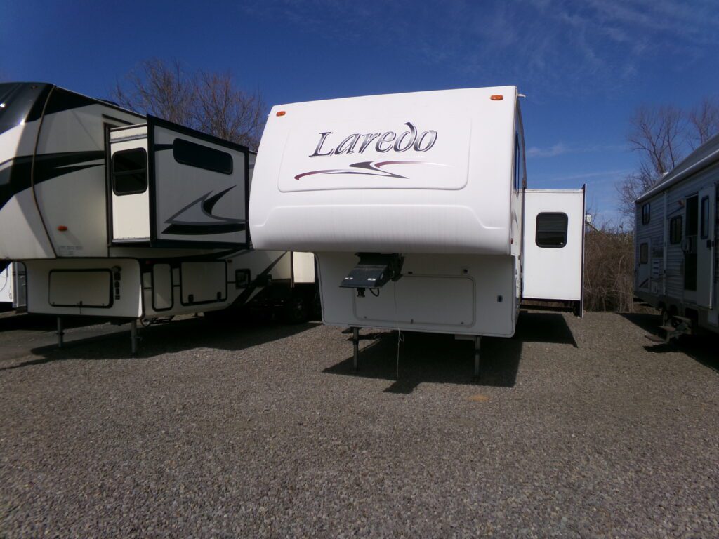 2004 Laredo 29BH /31'