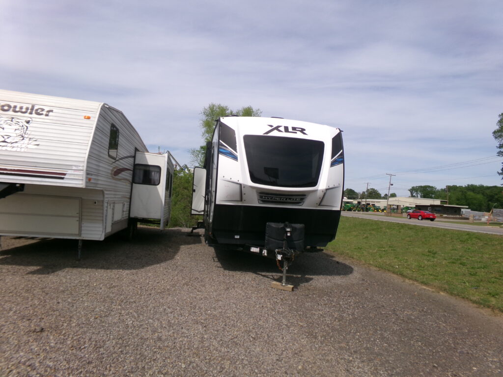 2020 Hyper Lite Toy Hauler XLT3016 wt8400/35'