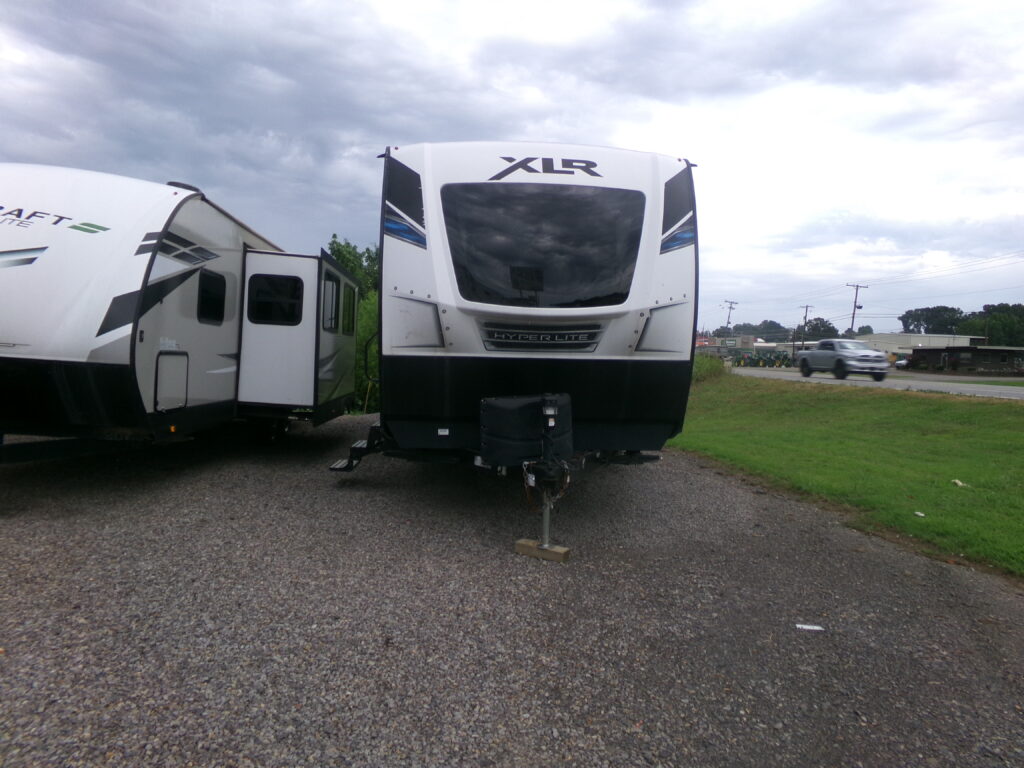 2020 Hyper Lite Toy Hauler XLT3016 wt8400/35'